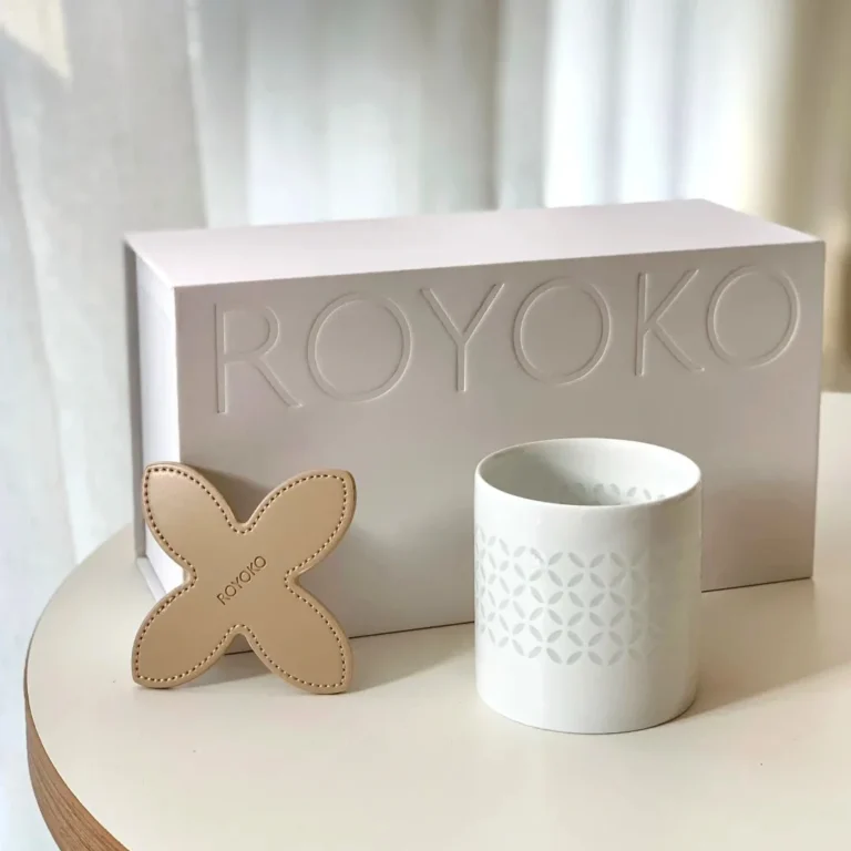 Corporate gifts for employees article cover featuring a pure white gift box, symbolizing thoughtful ideas to inspire staff and strengthen company culture.