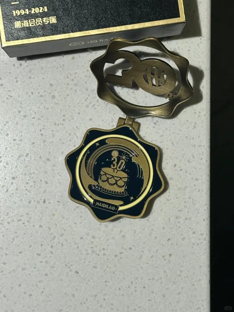 Haidilao custom badge set front and back view – promotional gifts and custom promotional items