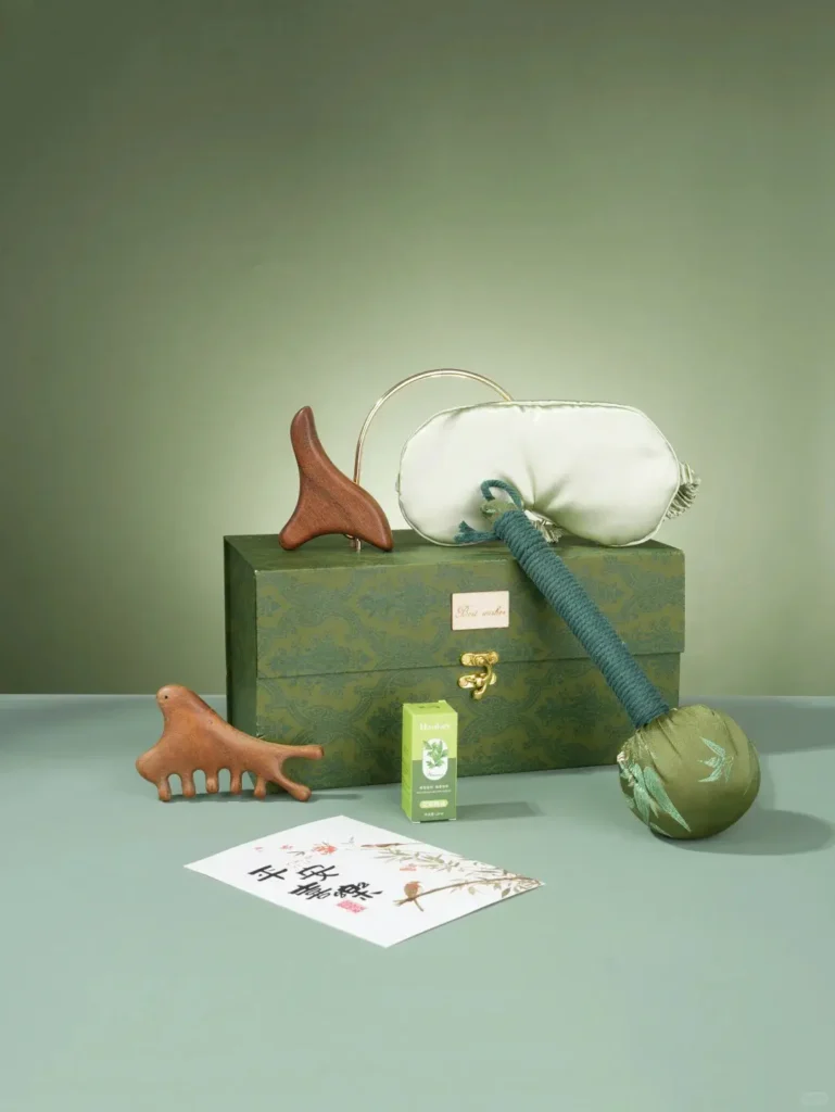 Executive wellness gift set in an alternative design — featuring herbal hammer, massage combs, thermal mug, sandalwood soap, and keychain. A premium executive gift idea for workplace relaxation and stress relief.