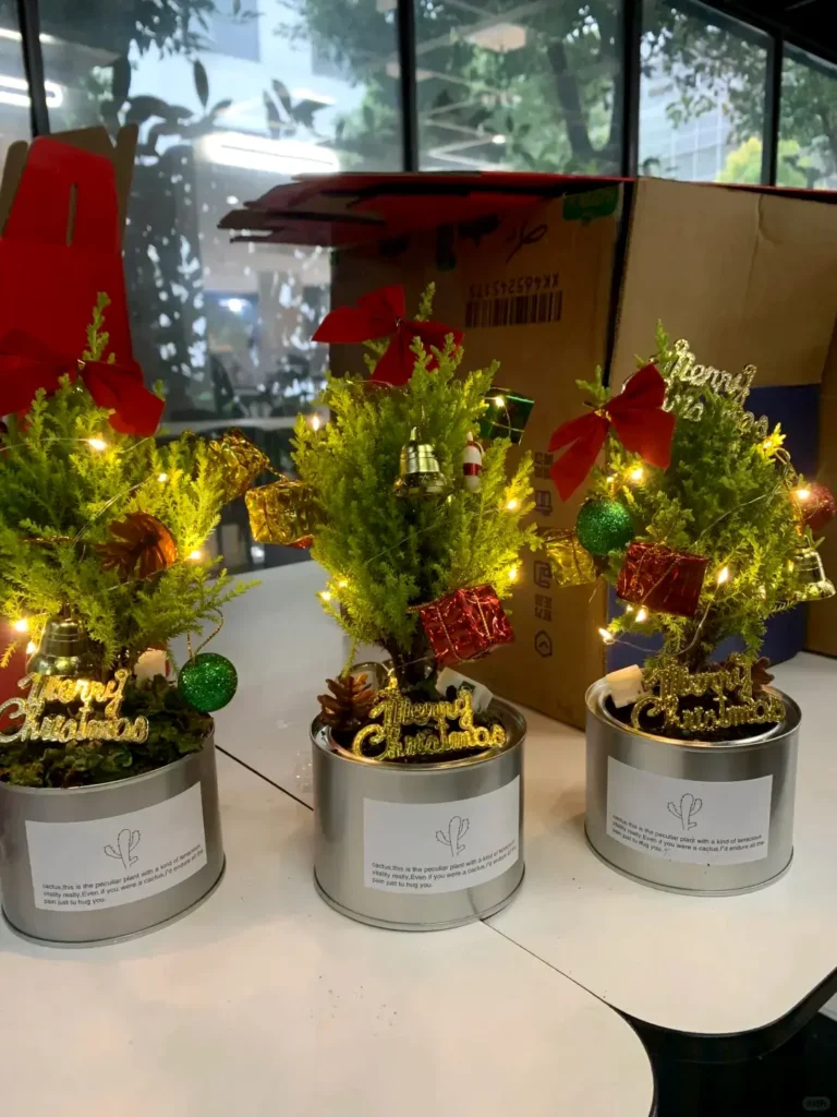 Mini Christmas tree with lights in an aluminum alloy pot, decorated as an employee Christmas gift