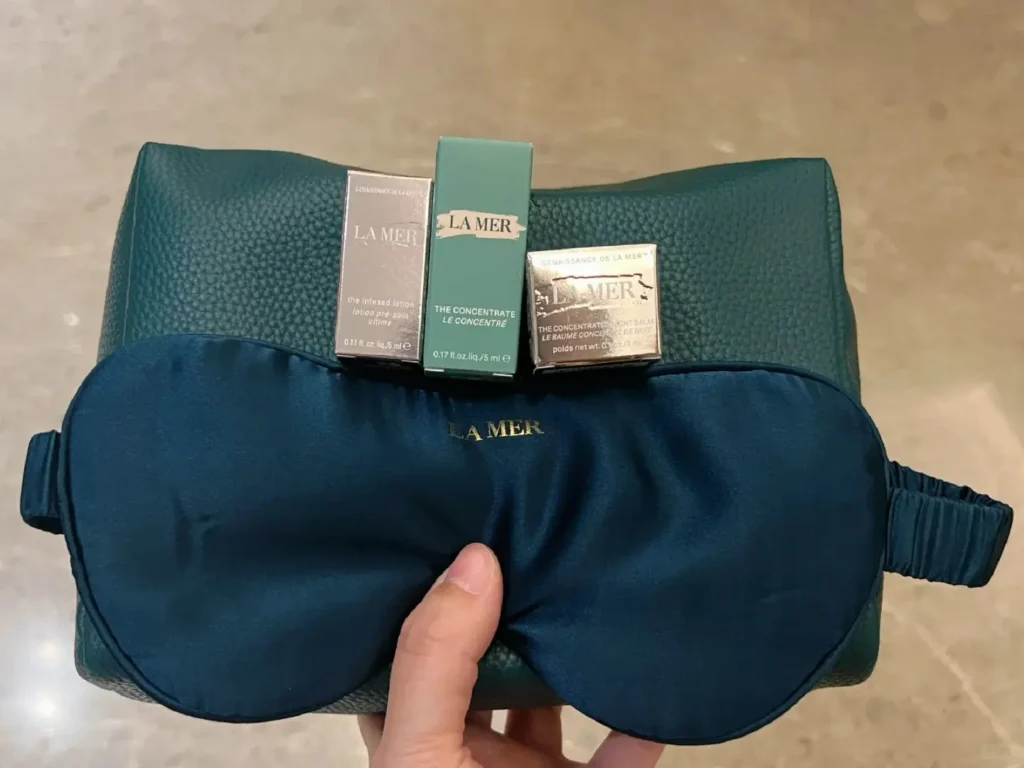 LA MER promotional gift set with sleep mask and skincare samples as unique promotional giveaways