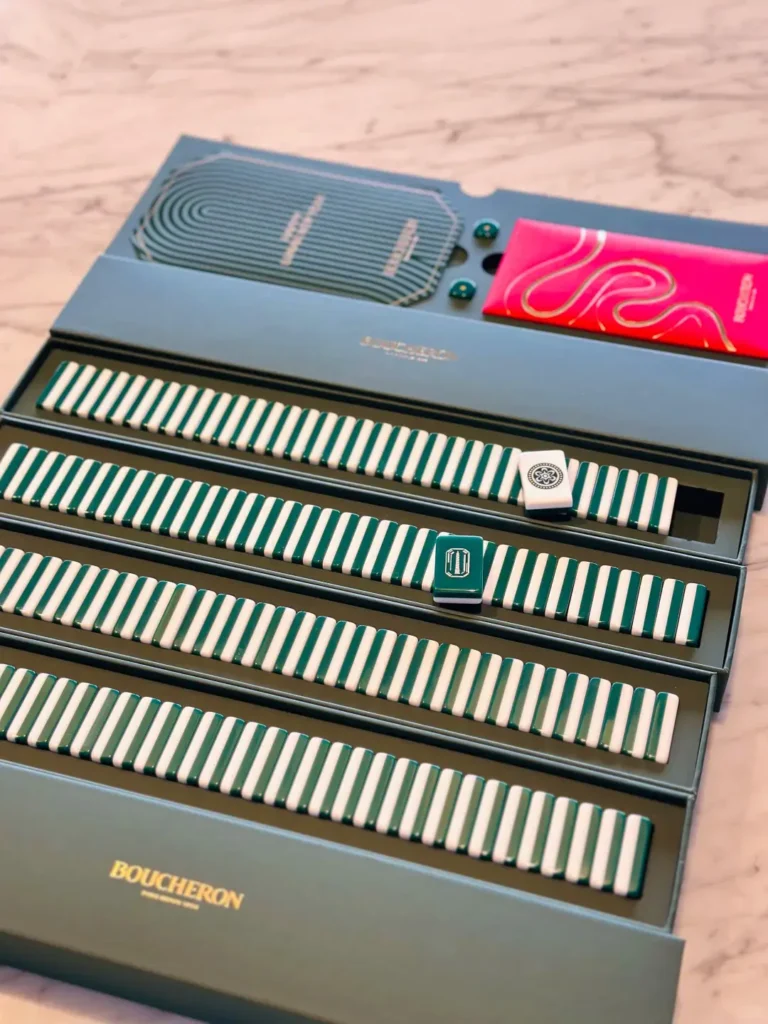 هدايا مخصصة للأعمال من بوشرون تتميز بطقم ماجونغ مصمم خصيصاً كهدية راقية ومدروسة ثقافياً للعملاء