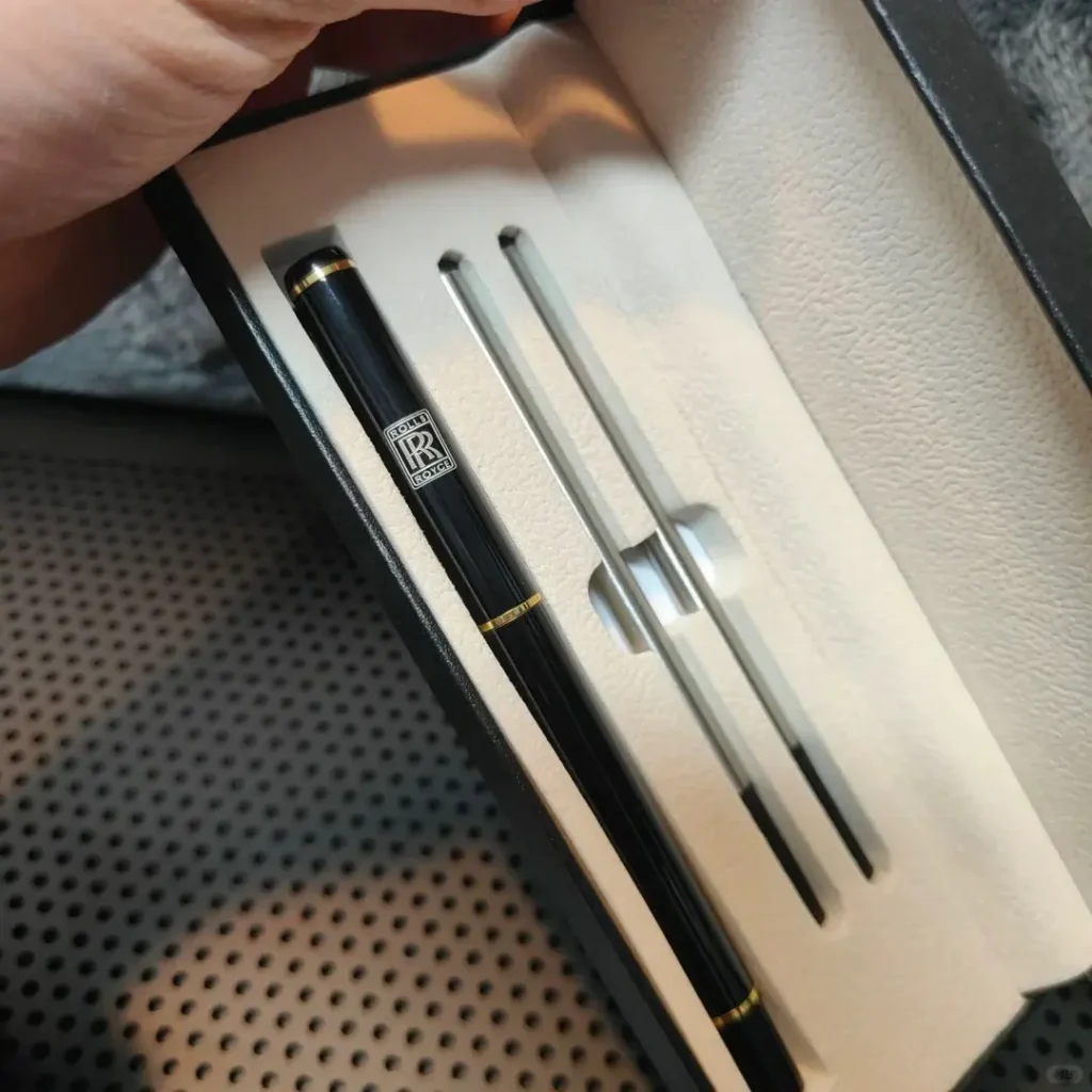 هدايا الشركات الفاخرة: صياغة تجارب لا تُنسى للعملاء والمديرين التنفيذيين 1 مجموعة أقلام رولز رويس الفاخرة لهدايا الشركات والهدايا ذات العلامات التجارية وهدايا الشركات والمنتجات الترويجية المخصصة | هدايا التنفيذيين، هدايا المعارض التجارية