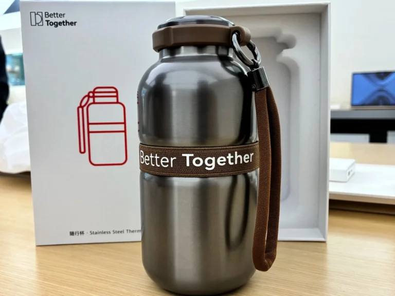 Stainless steel tumbler offered as a gift with purchase when buying a Huawei smartwatch, an example of gift with purchase ideas
