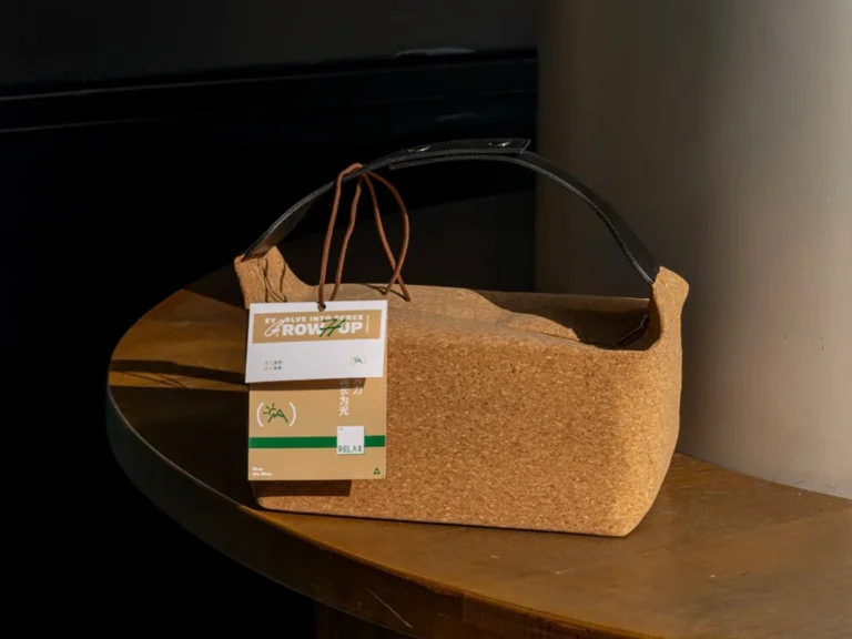 Home 5 Employee Appreciation Day gift packs placed on employees’ desks