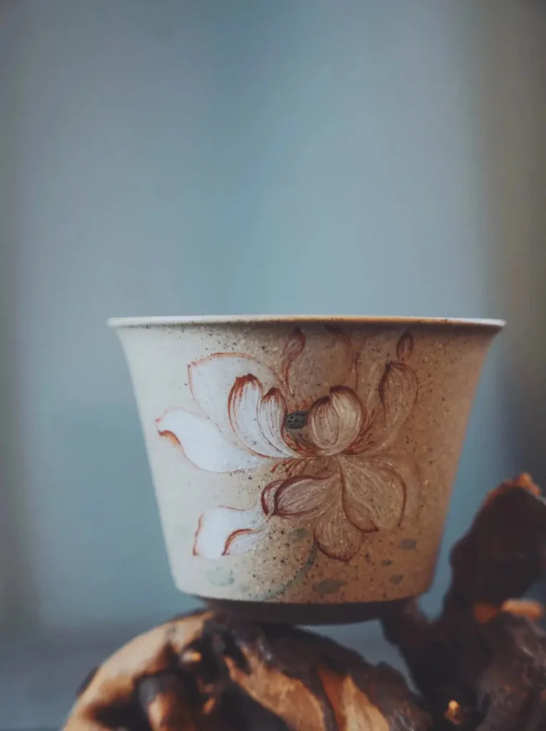 Elegant tea cup featuring Eastern aesthetics, ideal for a luxurious gifting experience.